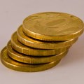 What is gold investment pros and cons?